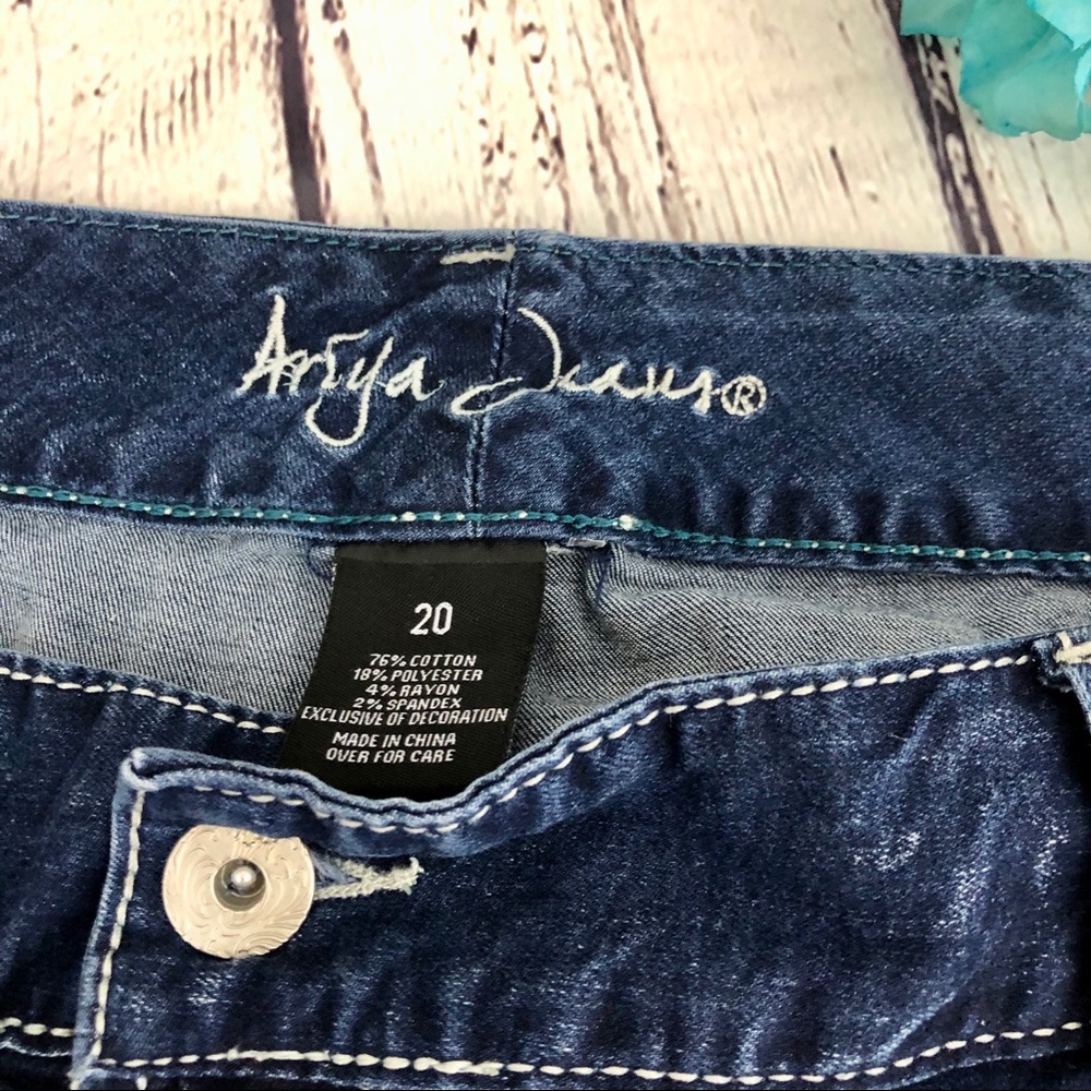 Ariya Jean Shorts - Picture 3 of 3